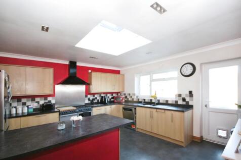 5 bedroom semi-detached house for sale