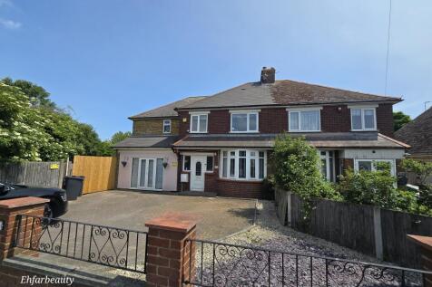 5 bedroom semi-detached house for sale