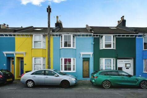 3 bedroom terraced house for sale