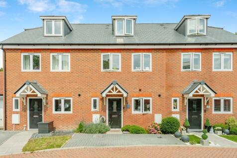 3 bedroom town house for sale