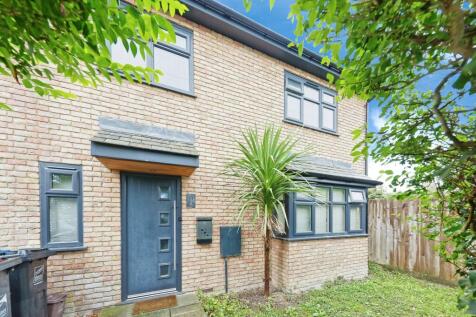 4 bedroom end of terrace house for sale
