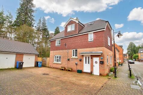 4 bedroom semi-detached house for sale