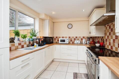 5 bedroom semi-detached house for sale
