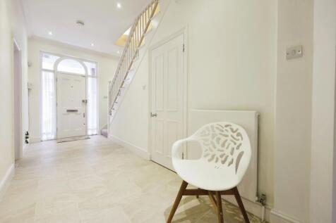 4 bedroom mews property for sale