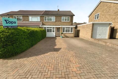 3 bedroom semi-detached house for sale