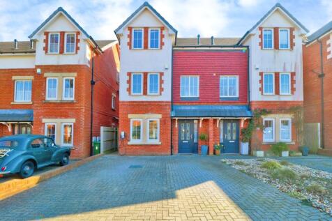 4 bedroom semi-detached house for sale
