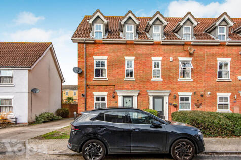 4 bedroom end of terrace house for sale
