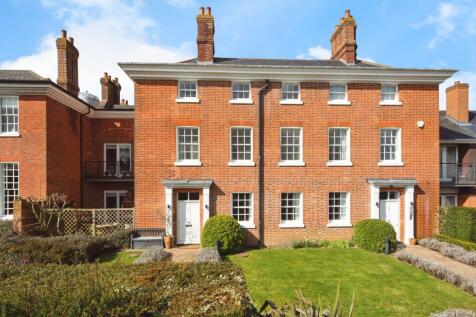 2 bedroom maisonette for sale