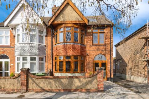 5 bedroom semi-detached house for sale