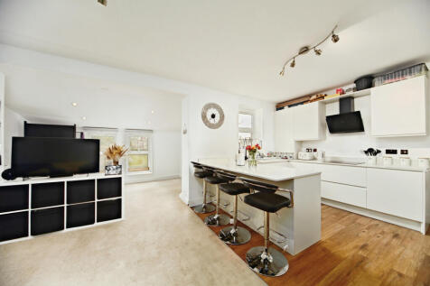 3 bedroom flat for sale