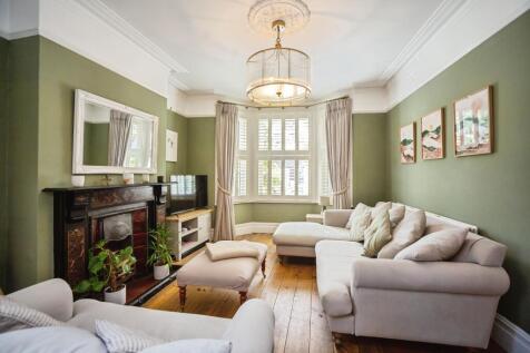5 bedroom end of terrace house for sale