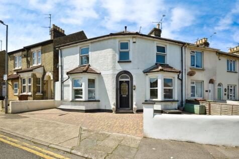 4 bedroom end of terrace house for sale