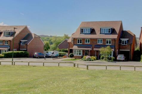 5 bedroom semi-detached house for sale