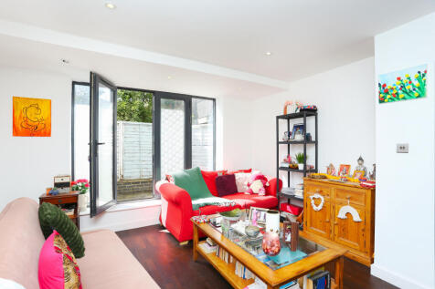 2 bedroom maisonette for sale