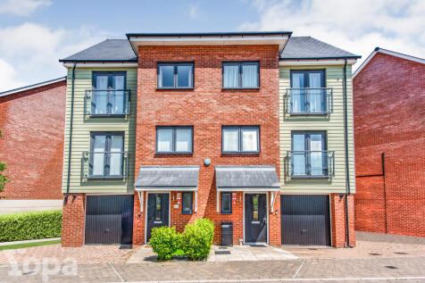 4 bedroom semi-detached house for sale
