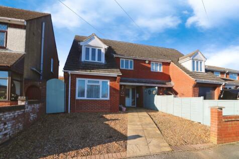 3 bedroom semi-detached house for sale