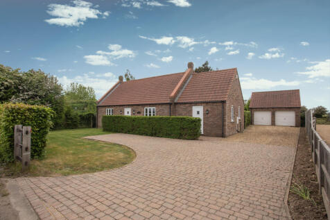 4 bedroom detached bungalow for sale
