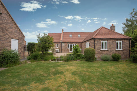 4 bedroom detached bungalow for sale