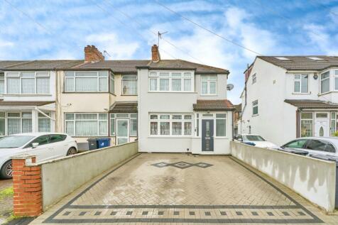 3 bedroom end of terrace house for sale