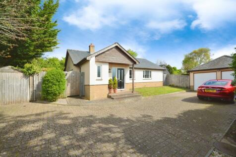 3 bedroom detached bungalow for sale