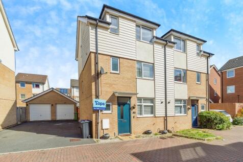 4 bedroom semi-detached house for sale