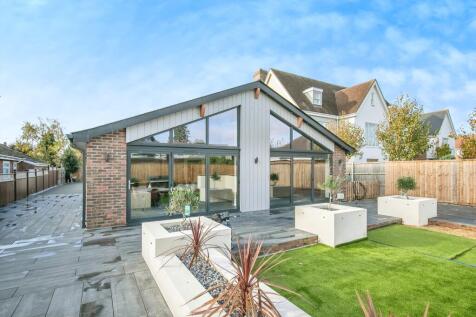 4 bedroom detached bungalow for sale