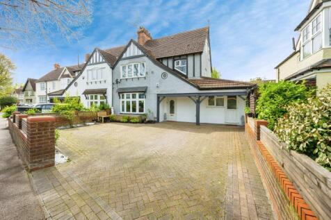 6 bedroom semi-detached house for sale