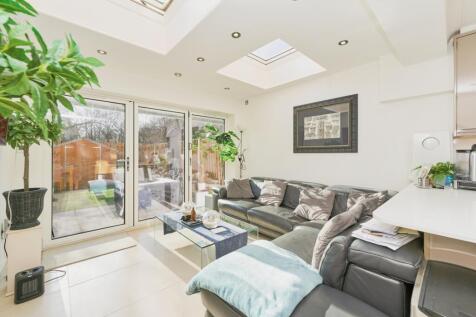 4 bedroom terraced house for sale
