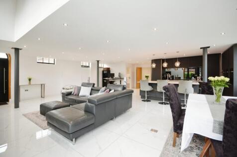 4 bedroom semi-detached house for sale