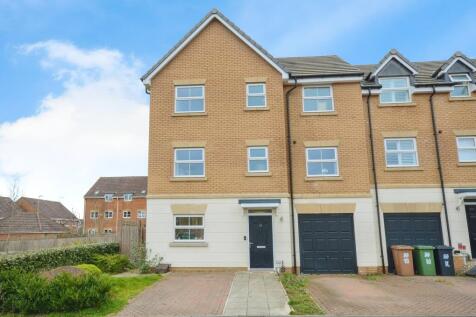 5 bedroom semi-detached house for sale