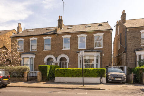 3 bedroom flat for sale