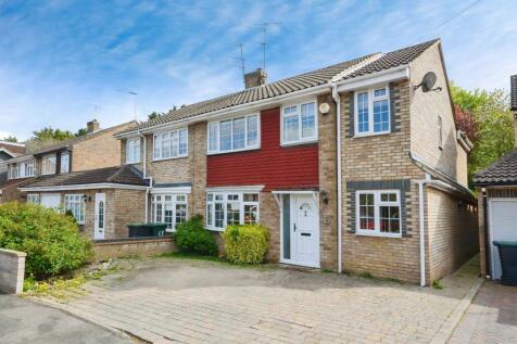 4 bedroom semi-detached house for sale