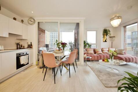 2 bedroom flat for sale