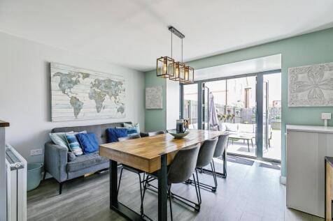4 bedroom town house for sale