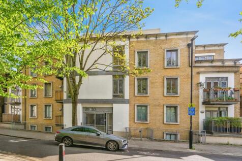 3 bedroom flat for sale
