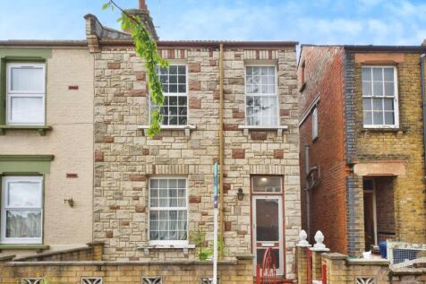5 bedroom semi-detached house for sale