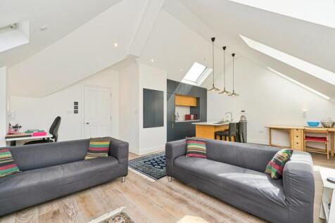 3 bedroom flat for sale