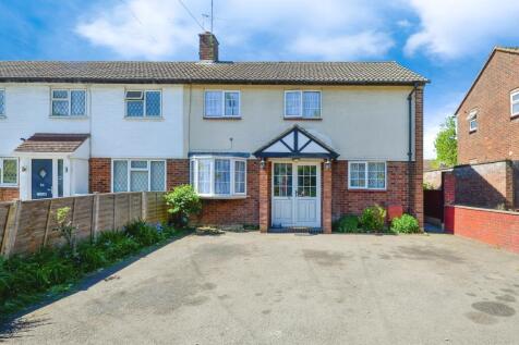 4 bedroom end of terrace house for sale
