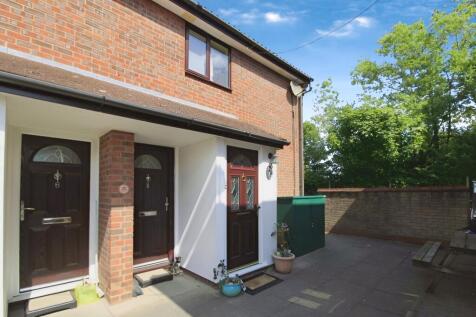 1 bedroom maisonette for sale