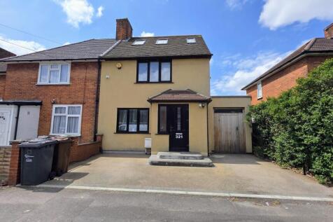 4 bedroom end of terrace house for sale