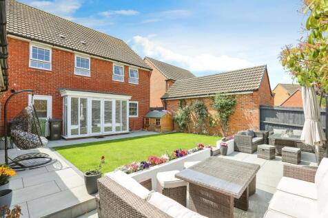 4 bedroom detached house for sale