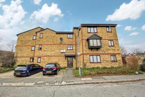 Studio flat for sale