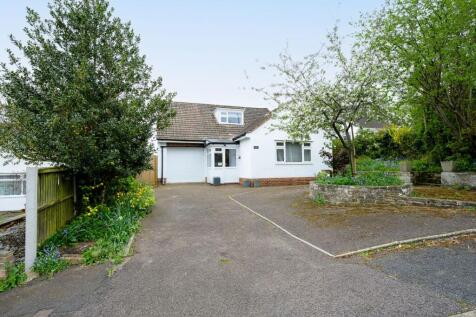 4 bedroom detached bungalow for sale