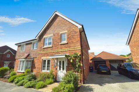 3 bedroom semi-detached house for sale