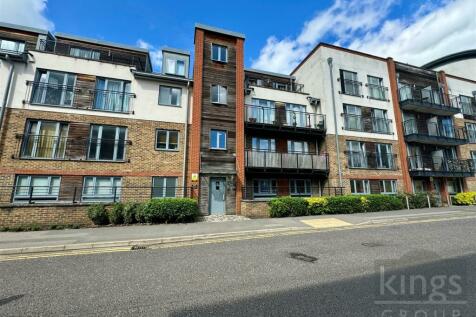 1 bedroom ground floor flat for sale