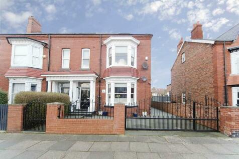 6 bedroom semi-detached house for sale