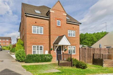 Ashurst Way, West Sussex RH19 4 bed semi