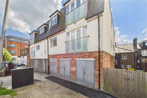London Road, West Sussex RH19 2 bed apartment for sale