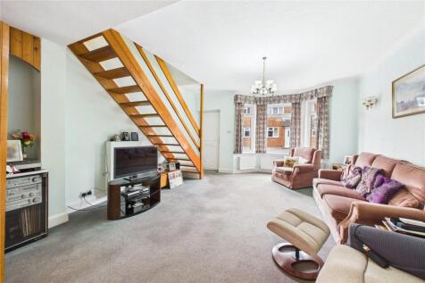 Wellington Town Road, West Sussex RH19 3 bed semi