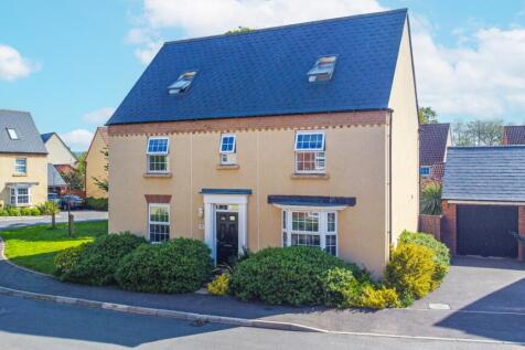 6 bedroom detached house for sale